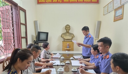 Viện KSND huyện Phú Xuyên trực tiếp kiểm sát công tác thi hành án tại...